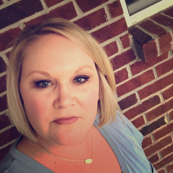 Meet your Posher, Melanie - Picture 1 of 1